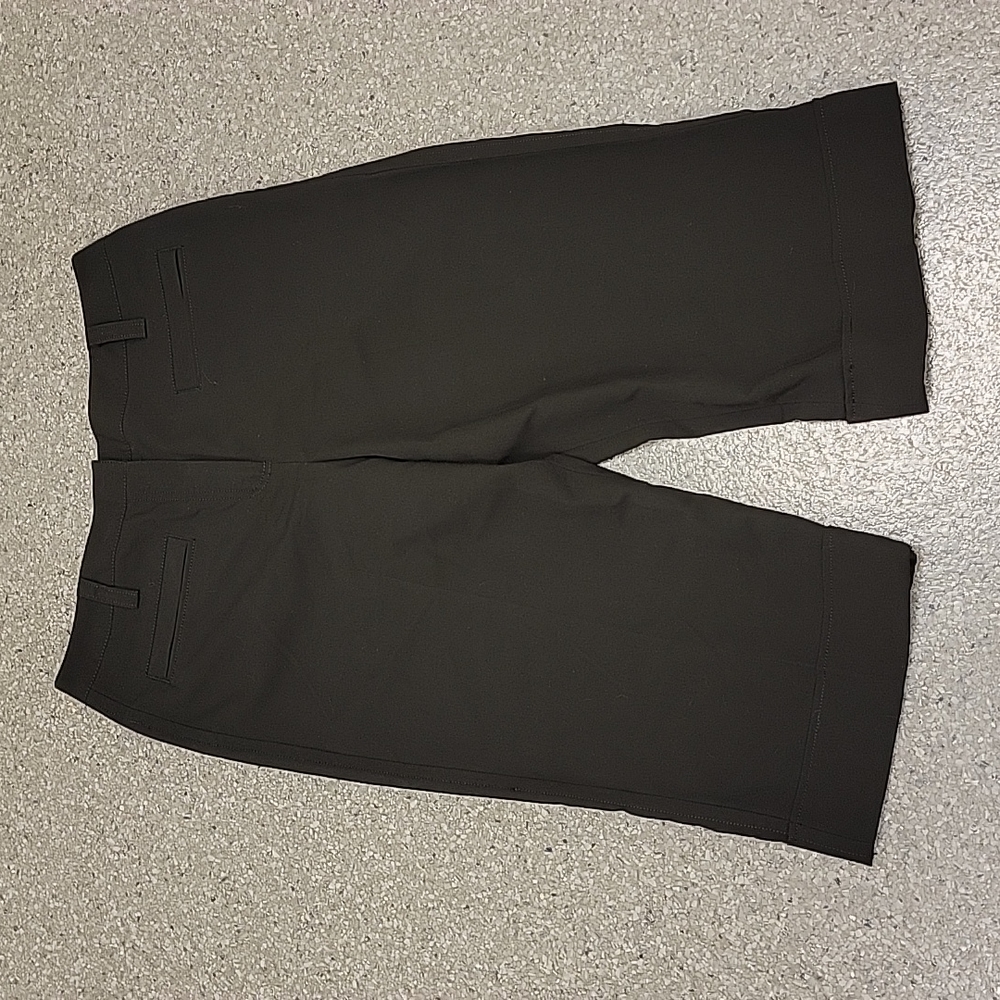 Black Dressbarn capri professional pants size 14